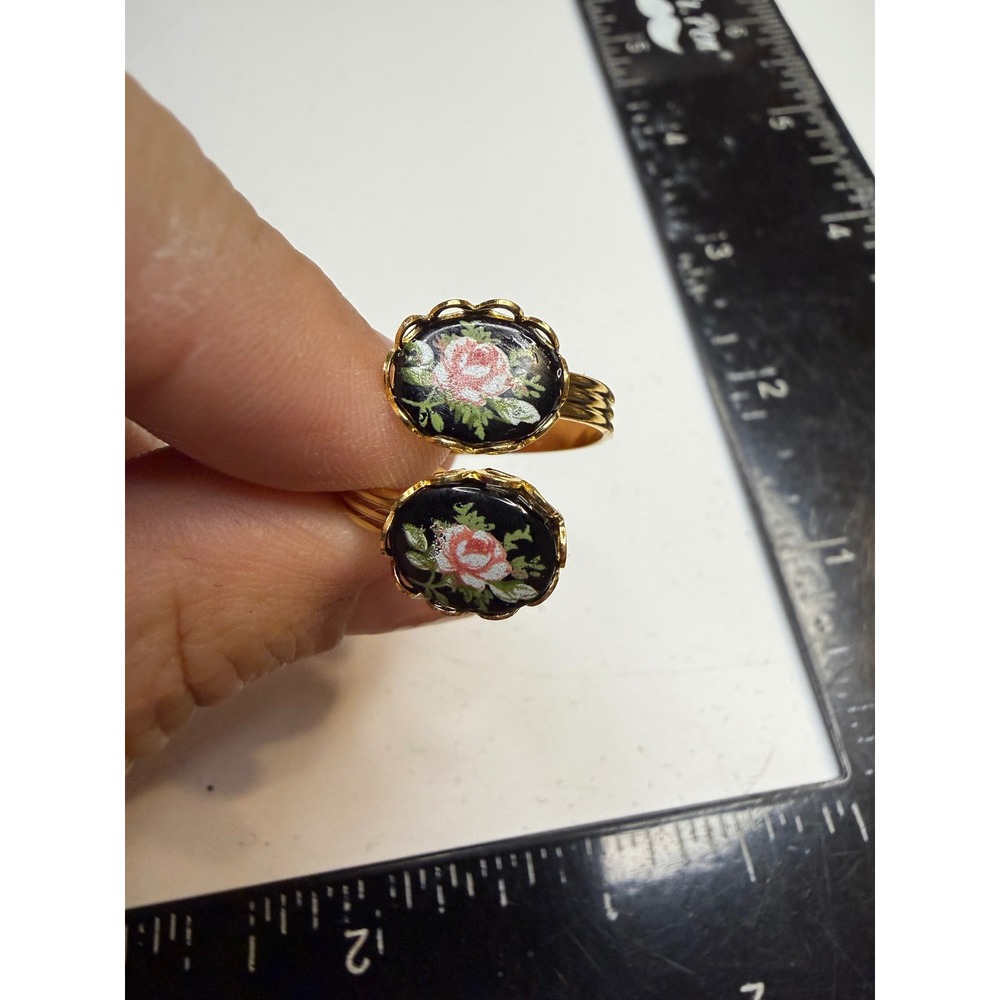 Gold Tone Bypass Ring Black Oval Floral Rose Cabochon Scalloped Edge Size 6.25